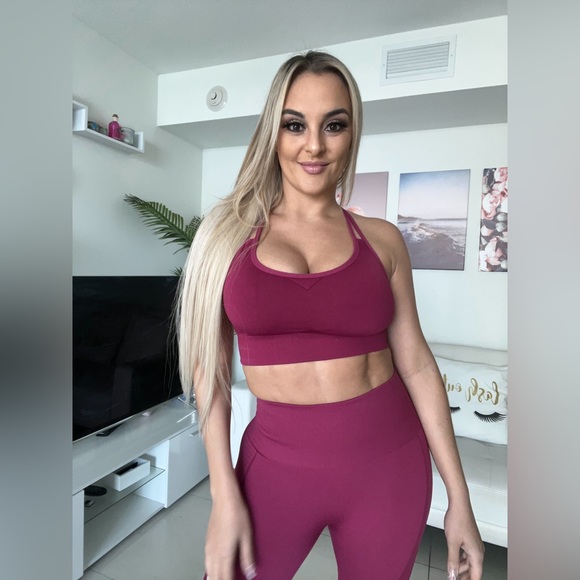 Workout leggings set top and red pants - Picture 3 of 10